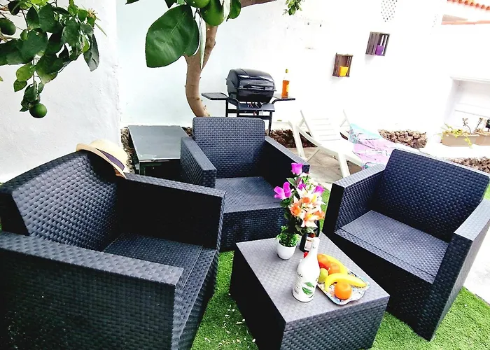 Blanca Apartment, Garden View 2 Bedrooms Dom wakacyjny *