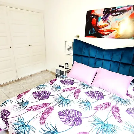 Blanca Apartment, Garden View 2 Bedrooms بيت للعطل
